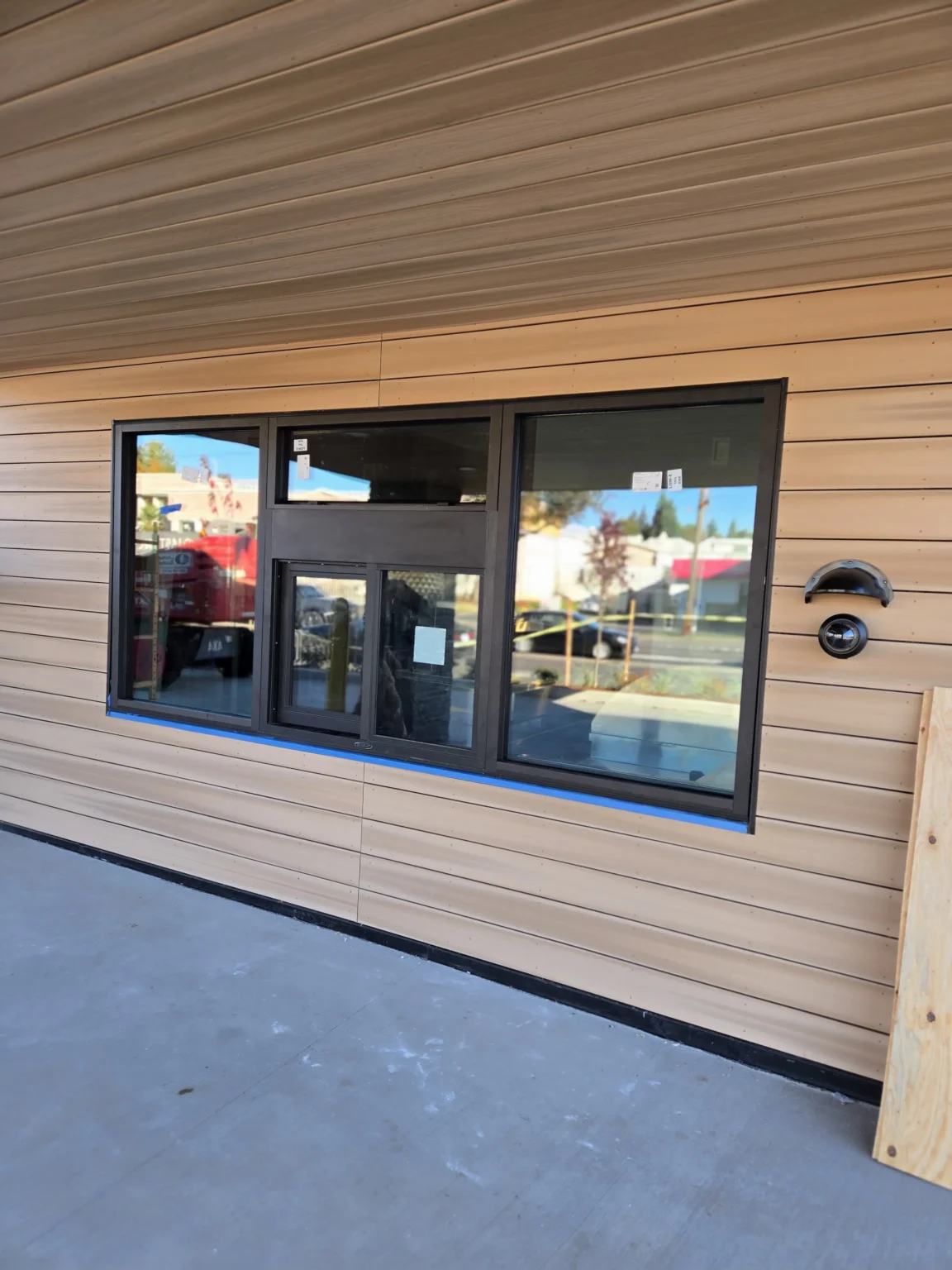 Storefront windows - Commercial windows