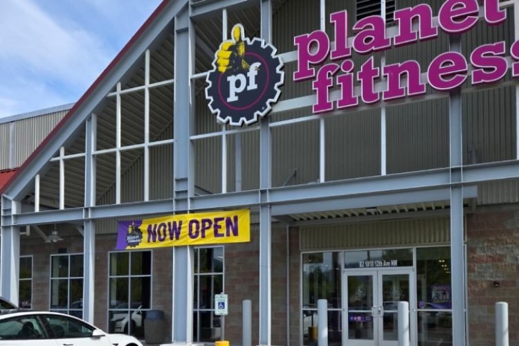 Gym Glass Door Installation - Planet Fitness Project in Seattle, WA
