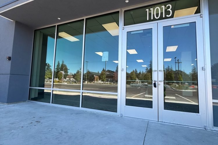 glass door and glass entrance - Glazenix